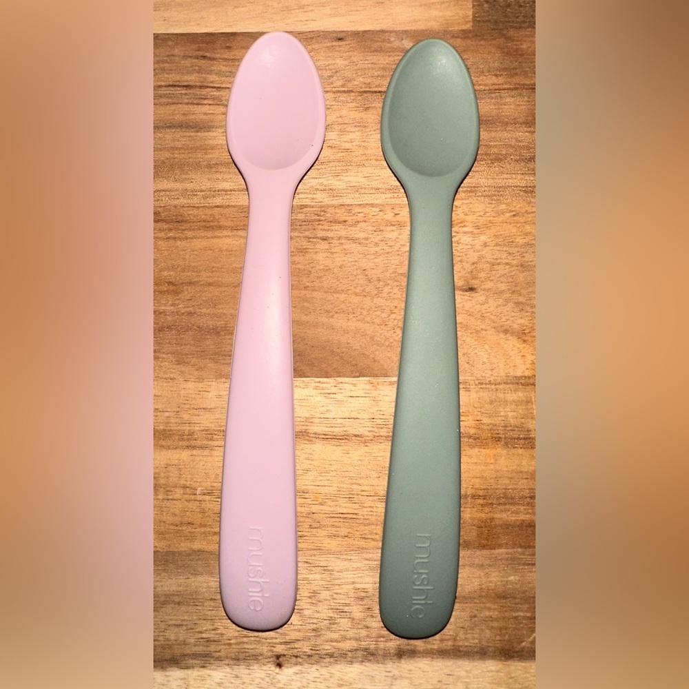 Mushie Silicone Spoons in Soft Lilac & Dried Thyme